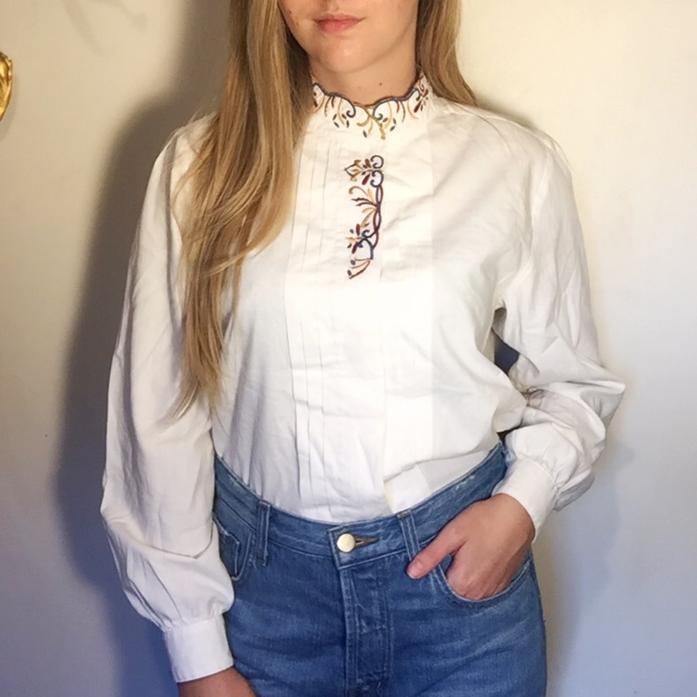 VINTAGE Witt embroidered blouse